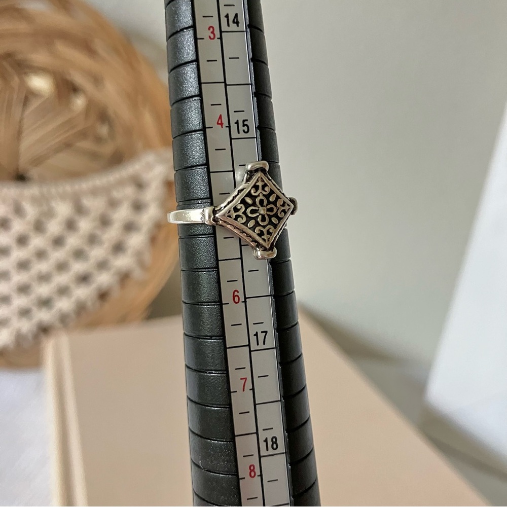 Elegant Silver Filigree Ring - Picture 9 of 12